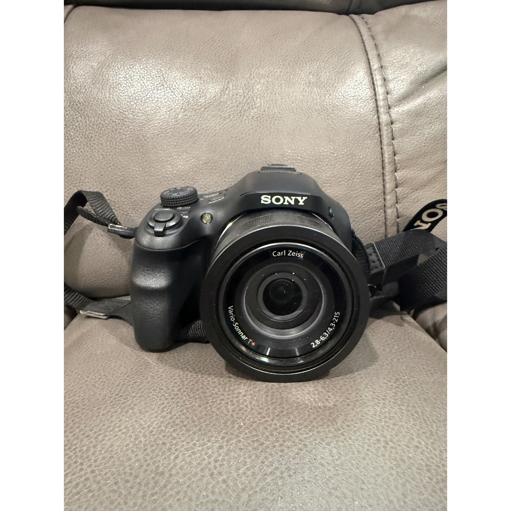 Sony Cyber-shot DSC-HX400V 20.4MP Digital Camera 50x Zoom Carl Zeiss Lens Black